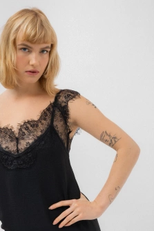 SUKIENKA CLASSIC BLACK KORONKA