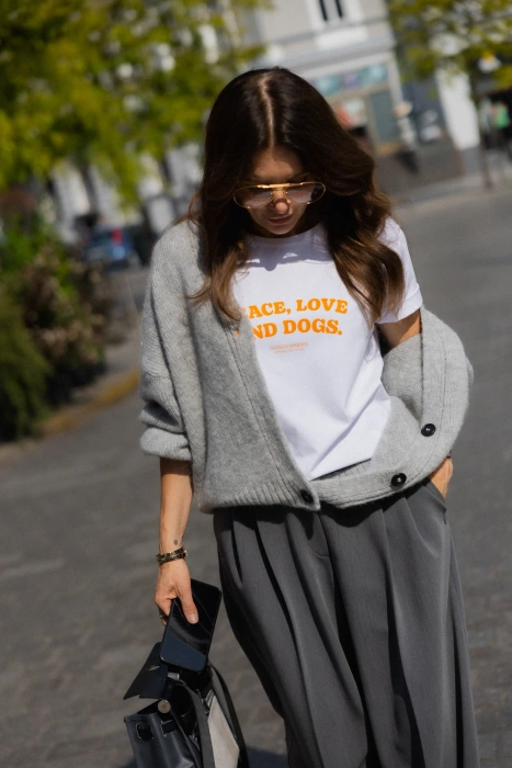BIAŁY T-SHIRT PEACE, LOVE & DOGS